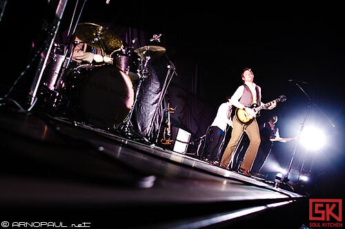 2010-03-19-outsideroyalty