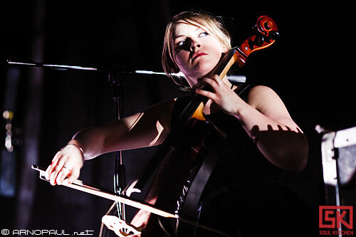2010-03-19-outsideroyalty
