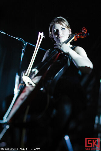 2010-03-19-outsideroyalty