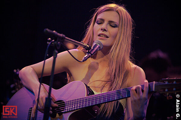 2010-04-22-elodie-frege