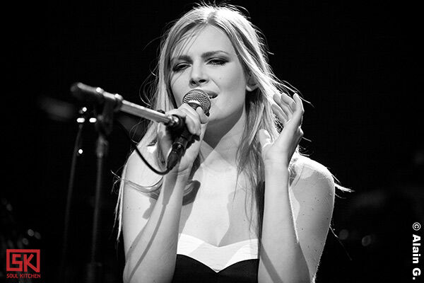 2010-04-22-elodie-frege