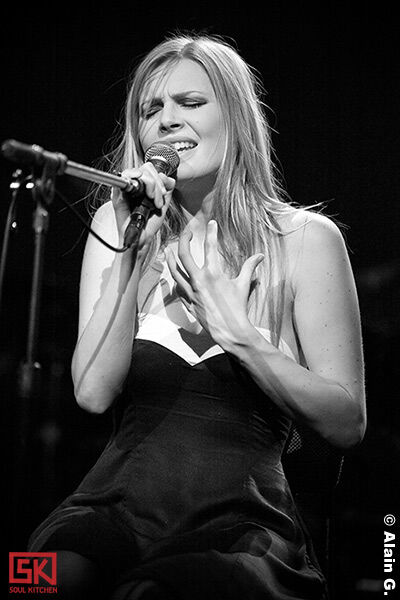 2010-04-22-elodie-frege
