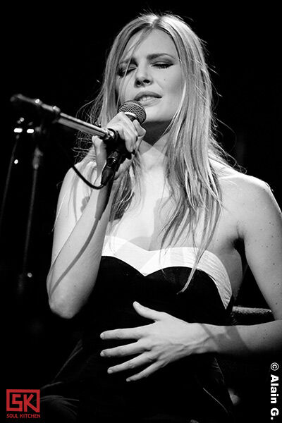 2010-04-22-elodie-frege