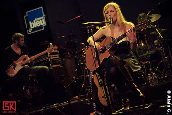 2010-04-22-elodie-frege