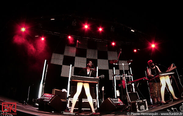 2010-07-02-chromeo