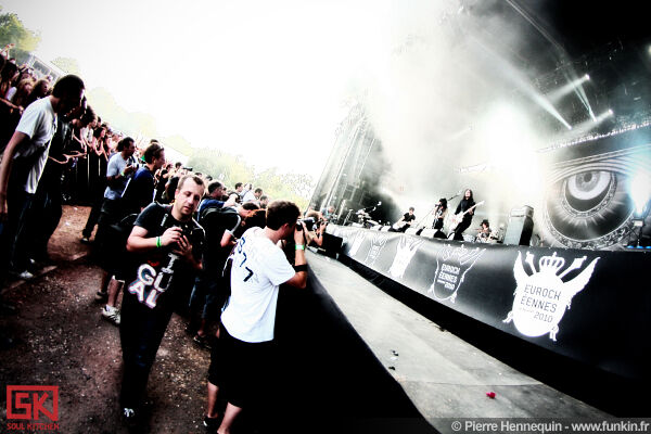 2010-07-02-the-dead-weather