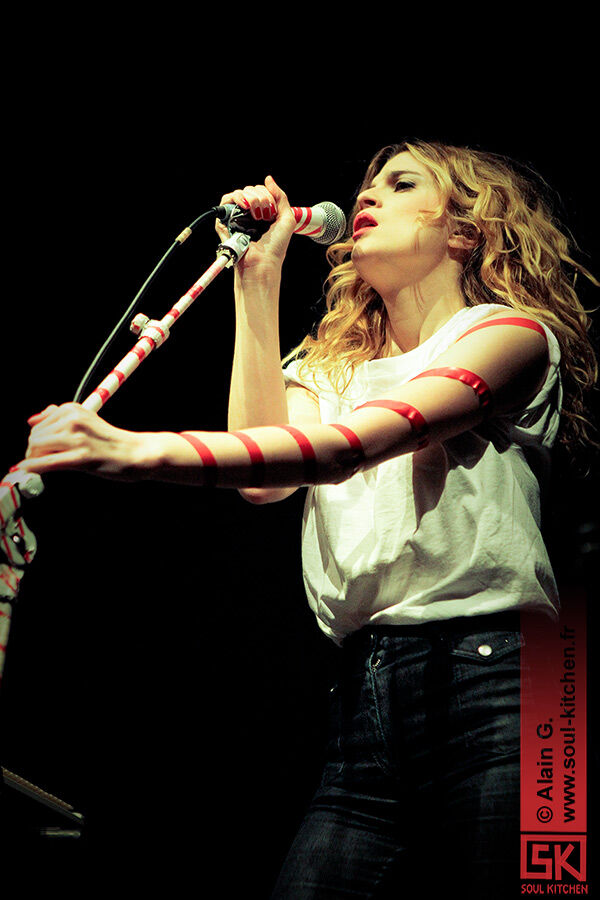 2010-11-24-HollySiz