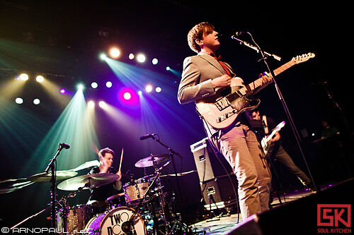 2010_03_24_twodoorcinemaclub