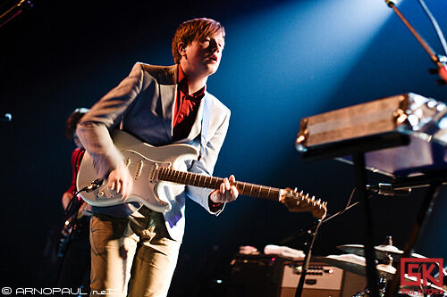 2010_03_24_twodoorcinemaclub