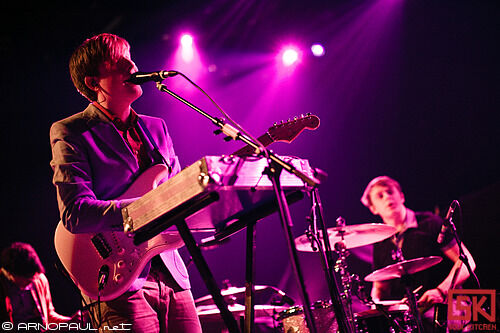 2010_03_24_twodoorcinemaclub