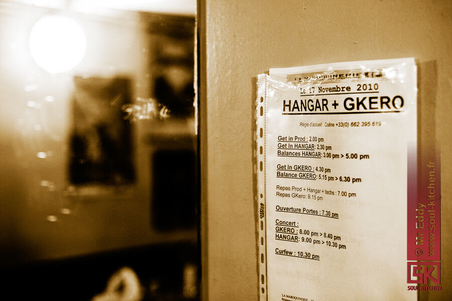 2010_11_17_hangar_backstage