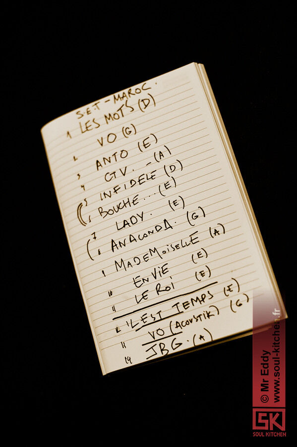 2010_11_17_hangar_backstage