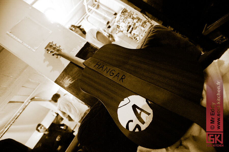2010_11_17_hangar_backstage