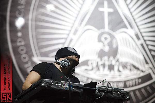 2011_07_14_bloodybeetrootsdeadcrew77