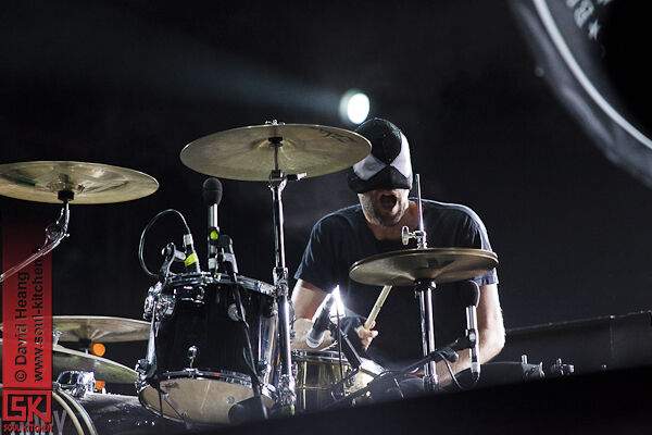 2011_07_14_bloodybeetrootsdeadcrew77