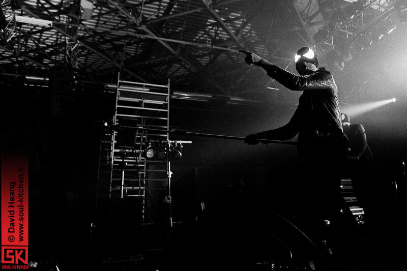 2013_03_29_thebloodybeetrootslive