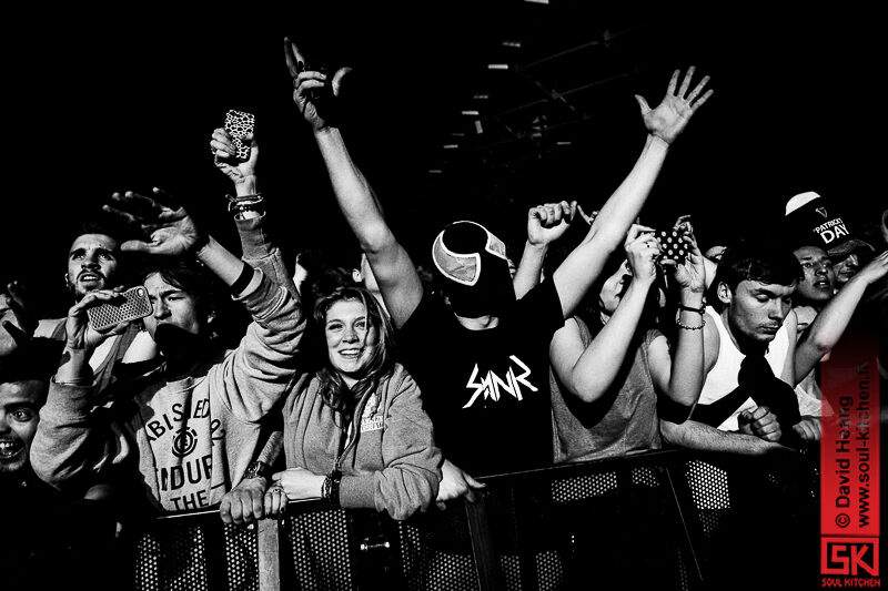 2013_03_29_thebloodybeetrootslive