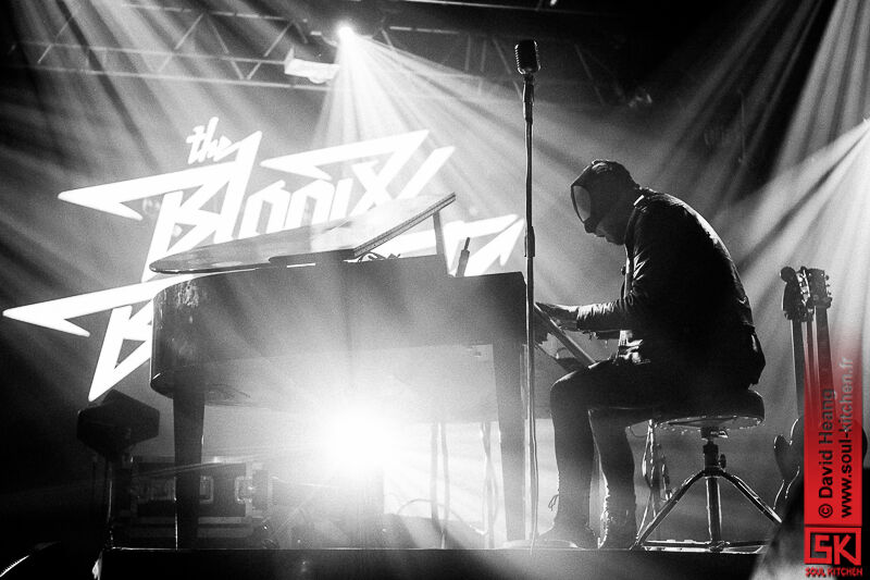 2013_03_29_thebloodybeetrootslive