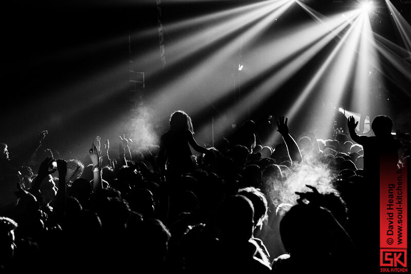 2013_03_29_thebloodybeetrootslive