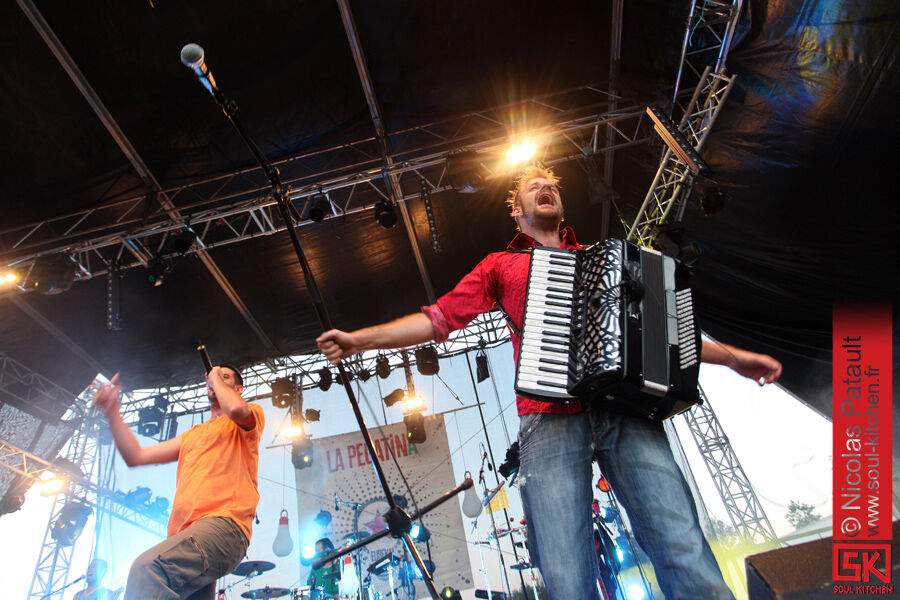 2013_07_05_pegatina