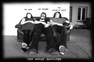 clip : The Wendy Darlings – Enormous Pop