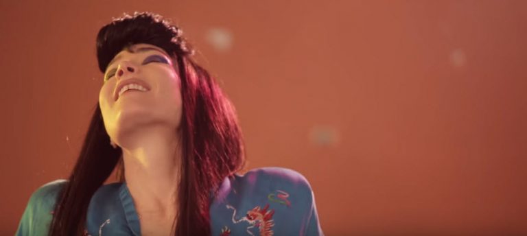 Brisa Roché - Lit Accent