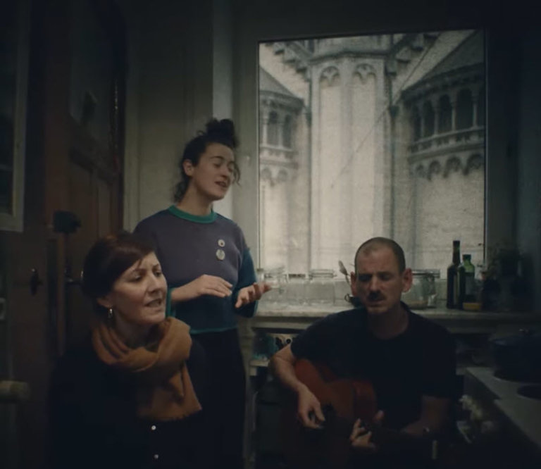 Cabane - Easily we'll see avec Kate Stables & Caroline Gabard